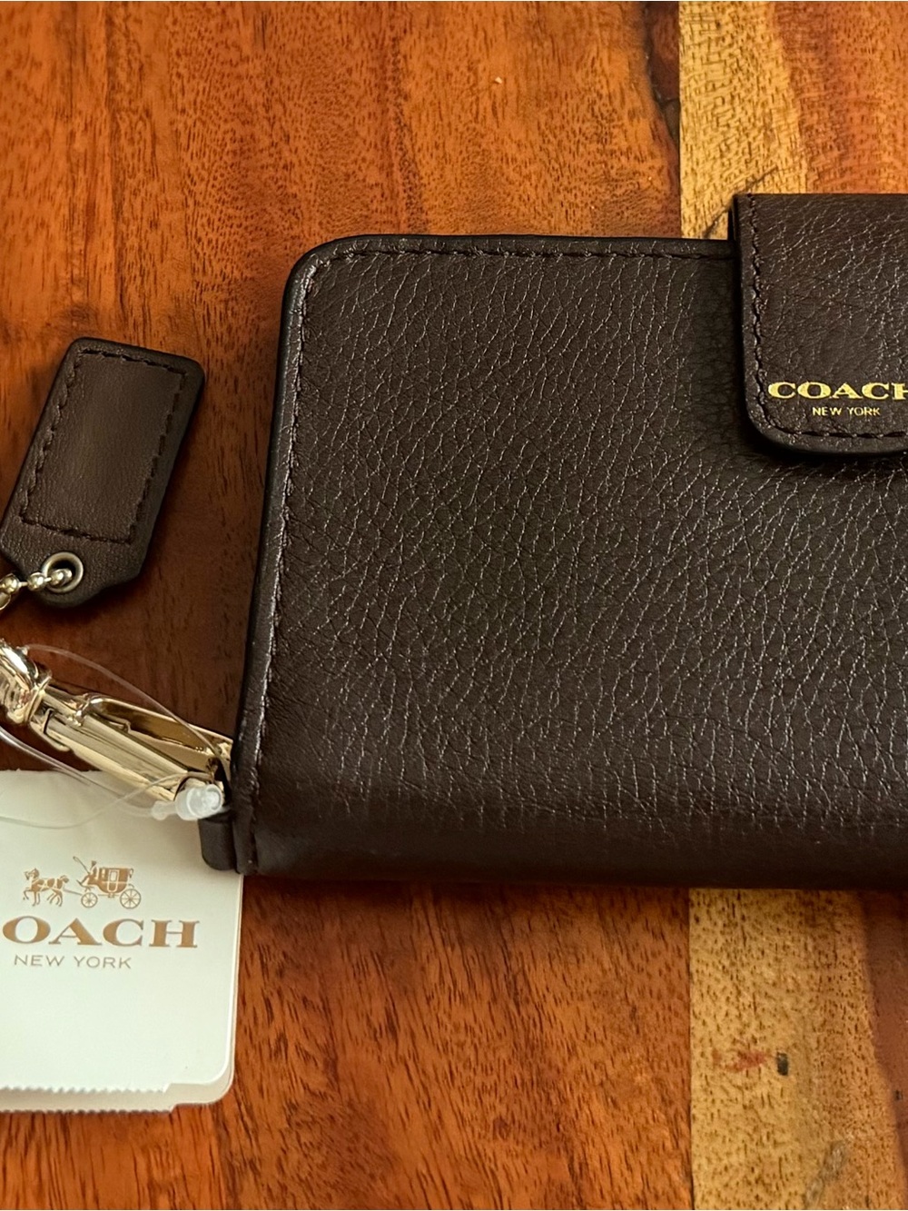 BRAND NWT COACH BROWN PEBBLED TEXTURED LEATHER WOMENS WALLET W/GOLD COACH LOGO